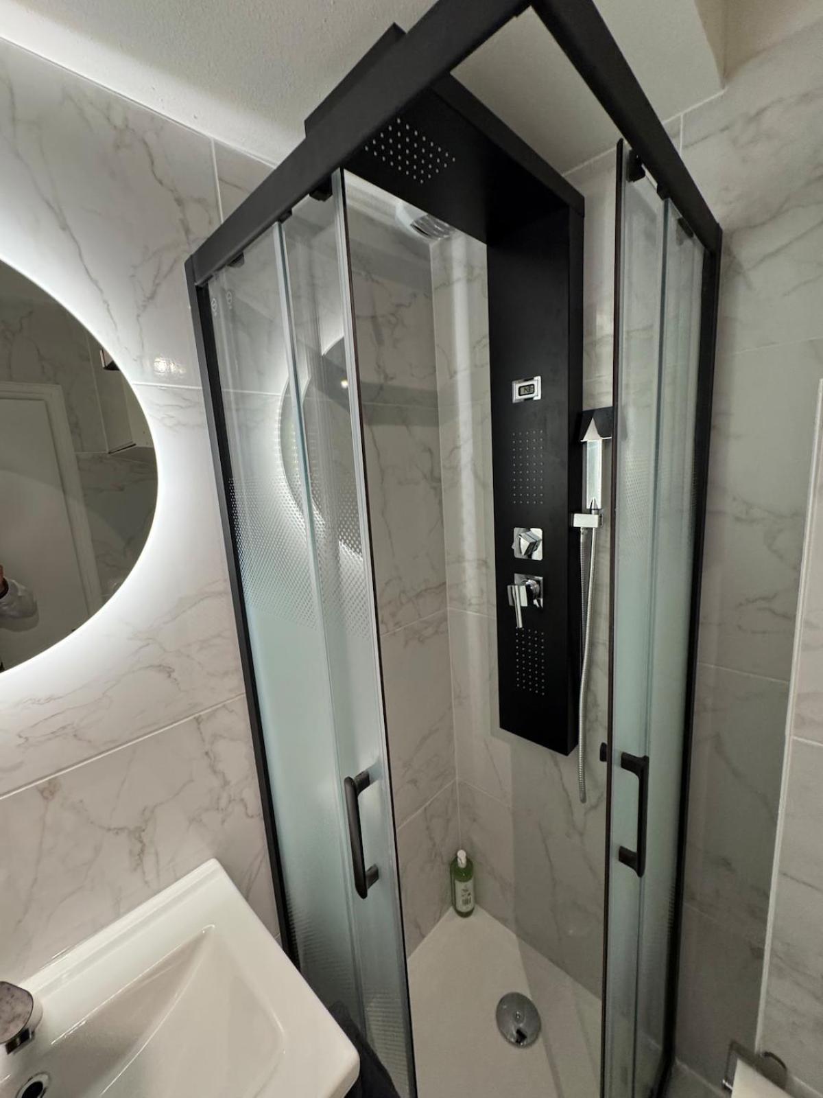 5-star 30c Rue General Margueritte Rennes